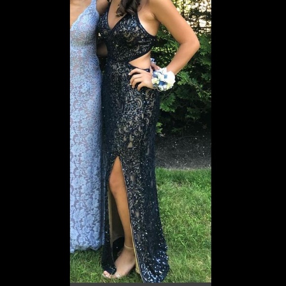 PROM DRESS - Picture 4 of 4